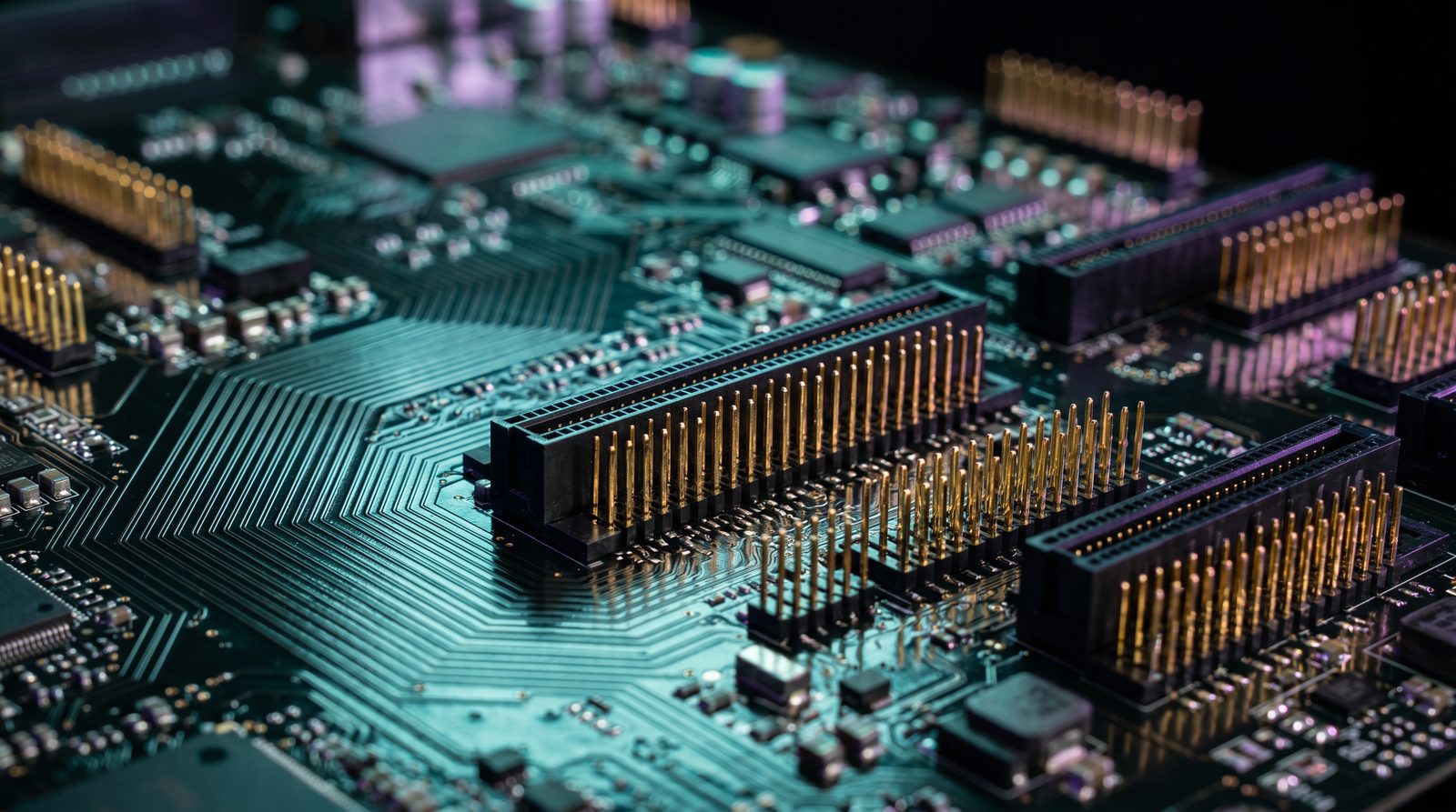 Close-up of PCIe Gen4 backplane PCB — signal-integrity engineering